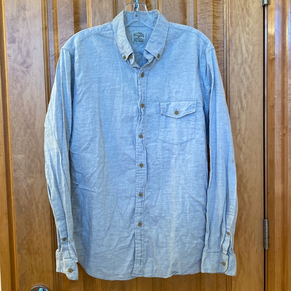 Men’s cotton flannel shirt.